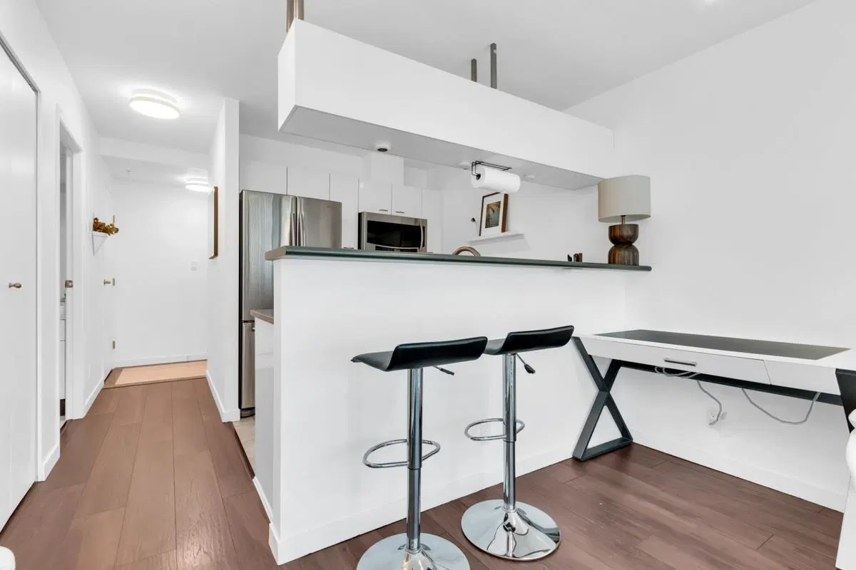 Photo 4 of 21 at #1601 – 1331 Alberni Street