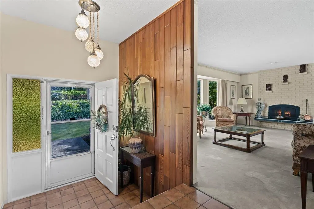 Photo 4 of 39 at 16881 31 Avenue