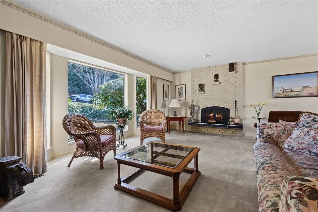 Photo 5 of 39 at 16881 31 Avenue