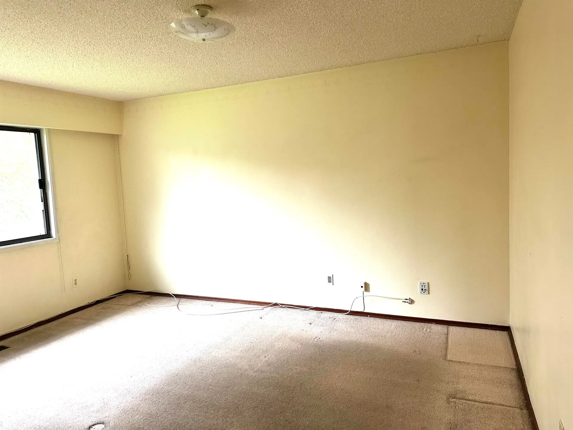 Photo 4 of 17 at 8371 Lunen Road