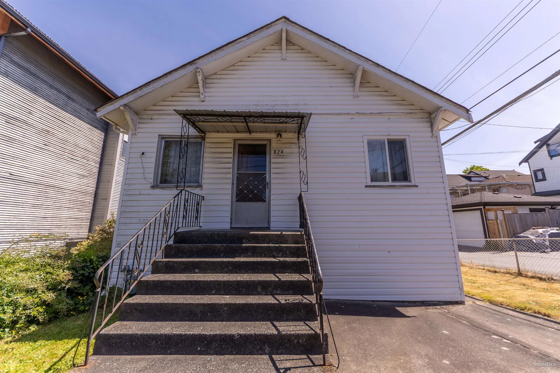 Photo 2 of 16 at 824 Semlin Drive