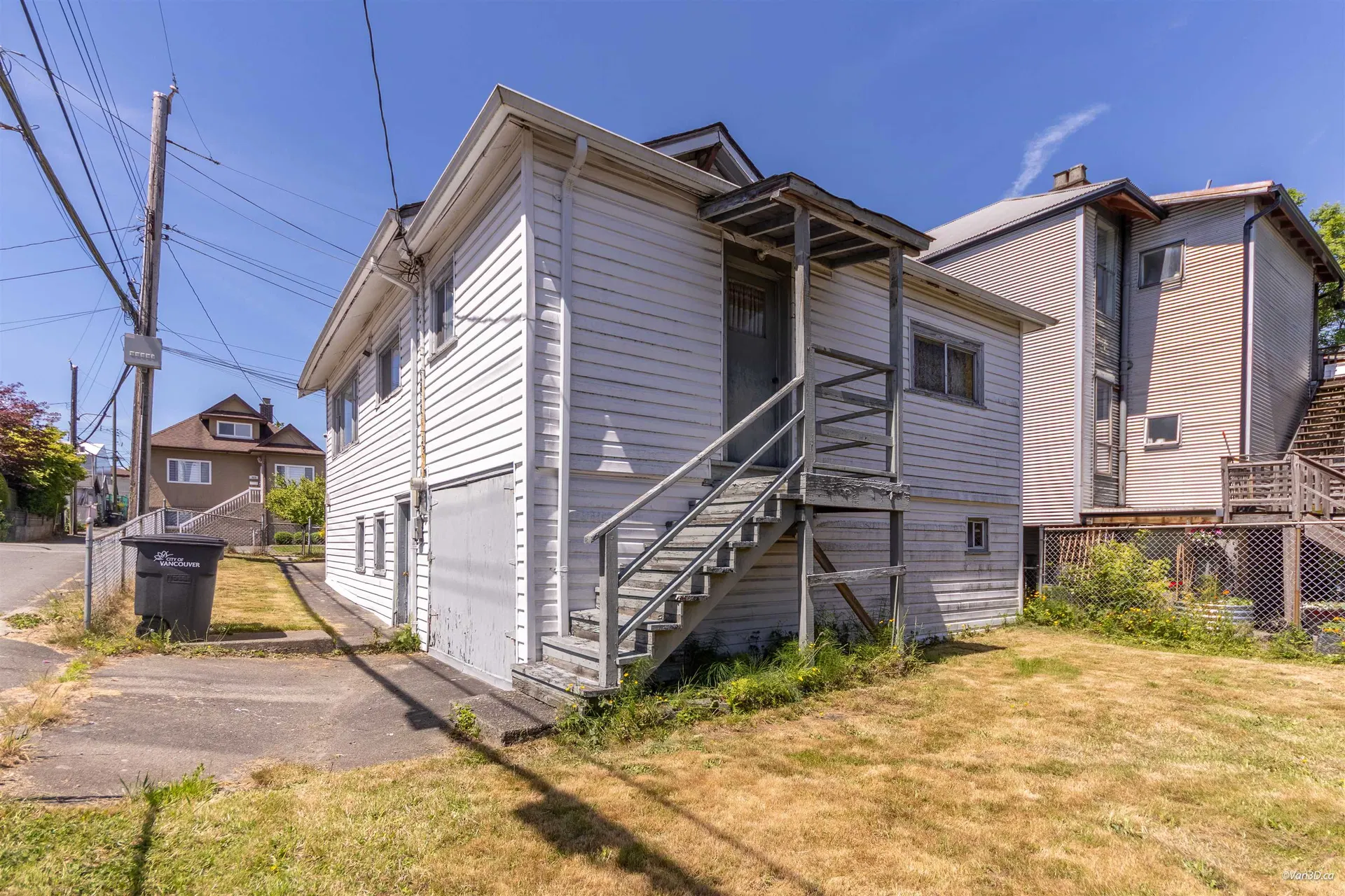 Photo 4 of 16 at 824 Semlin Drive