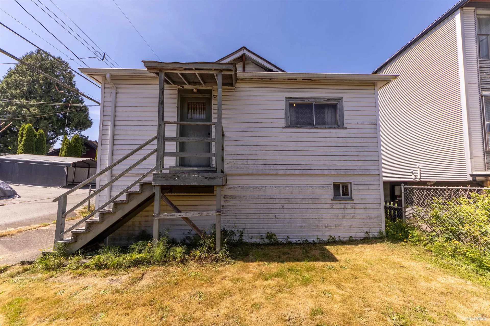 Photo 5 of 16 at 824 Semlin Drive