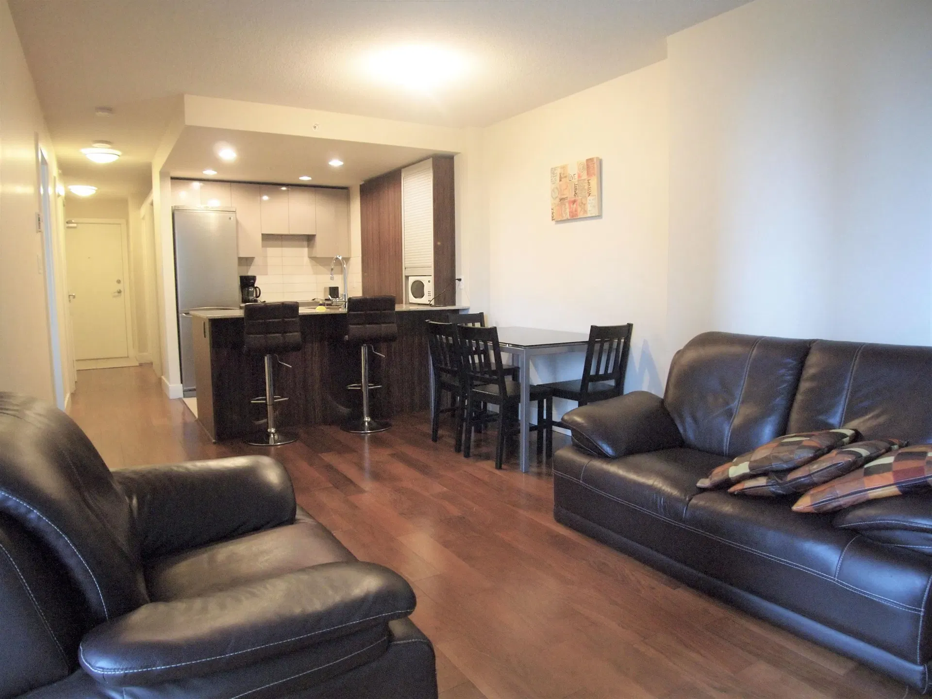 Photo 3 of 14 at #716 – 1088 Richards Street
