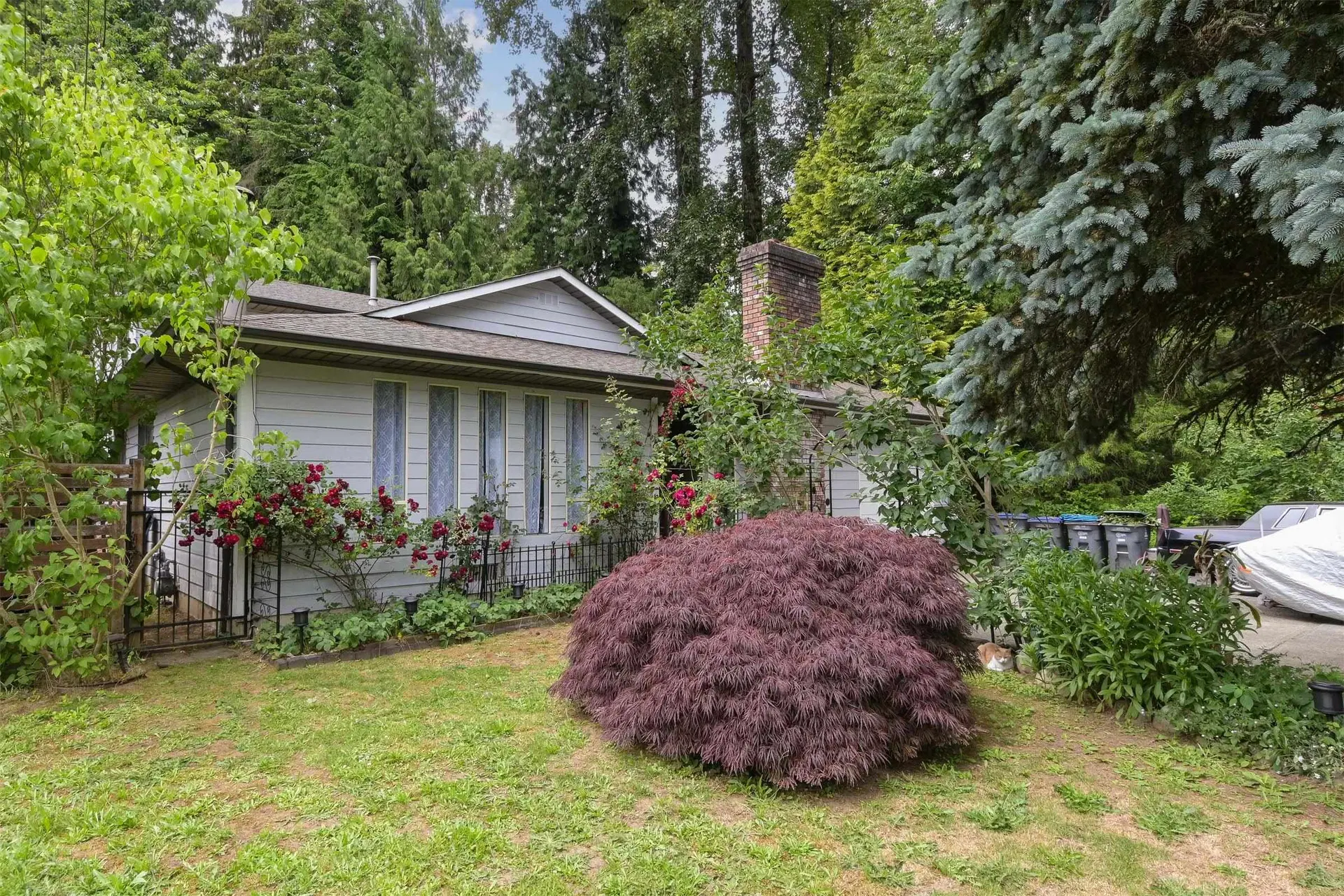 Photo 3 of 27 at 10595 154a Street