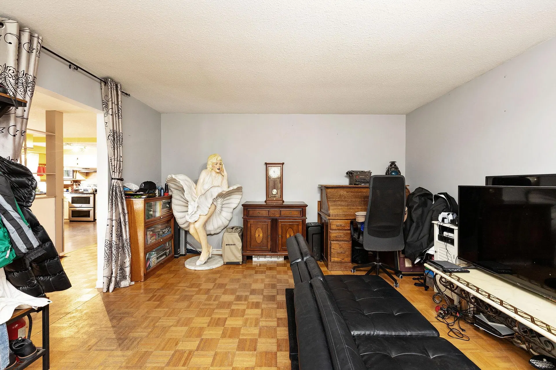 Photo 5 of 27 at 10595 154a Street