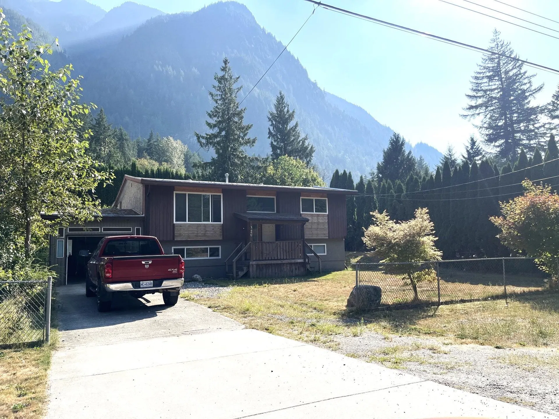 Photo 1 of 26 at 320 Robertson Crescent
