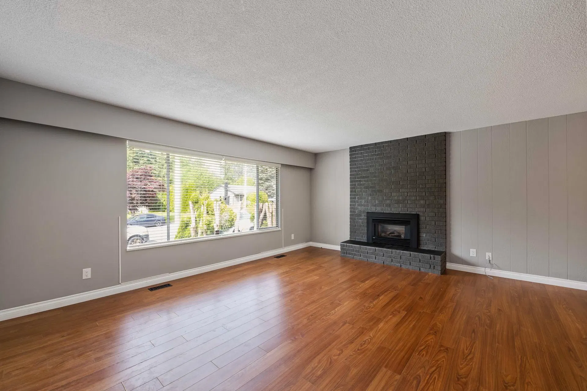 Photo 3 of 40 at 32724 Mcrae Avenue