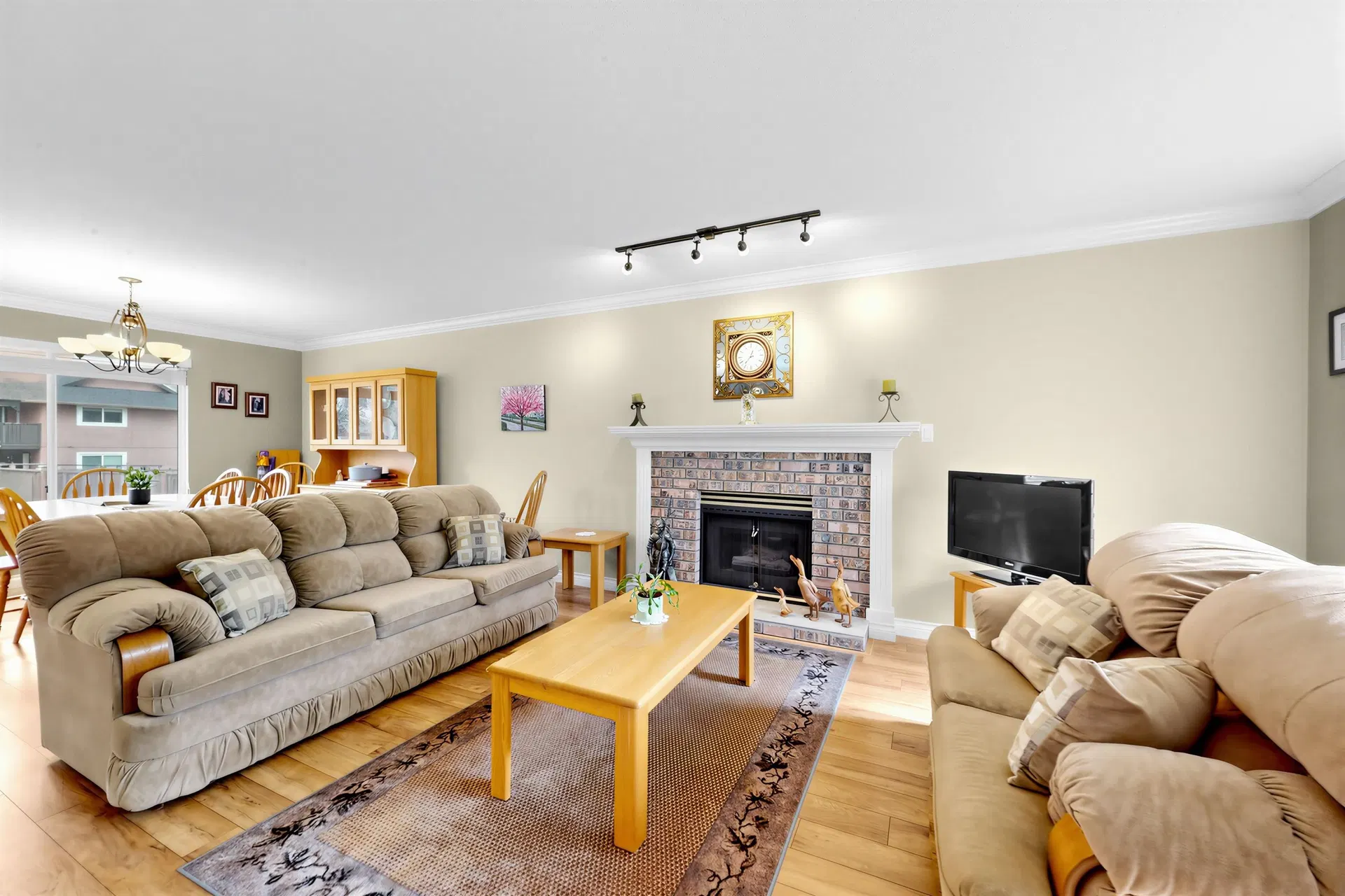 Photo 4 of 29 at 15929 88a Avenue