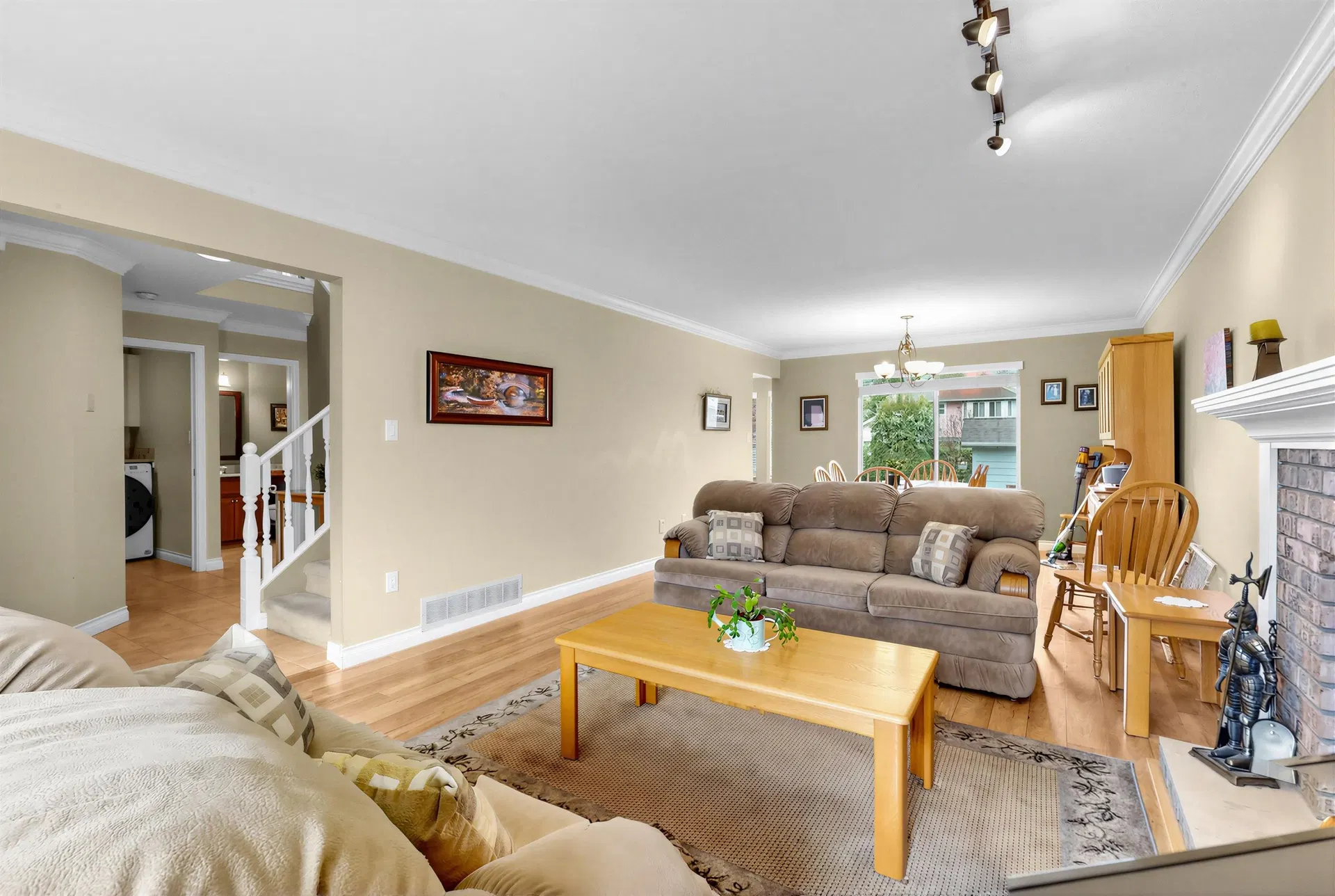 Photo 5 of 29 at 15929 88a Avenue