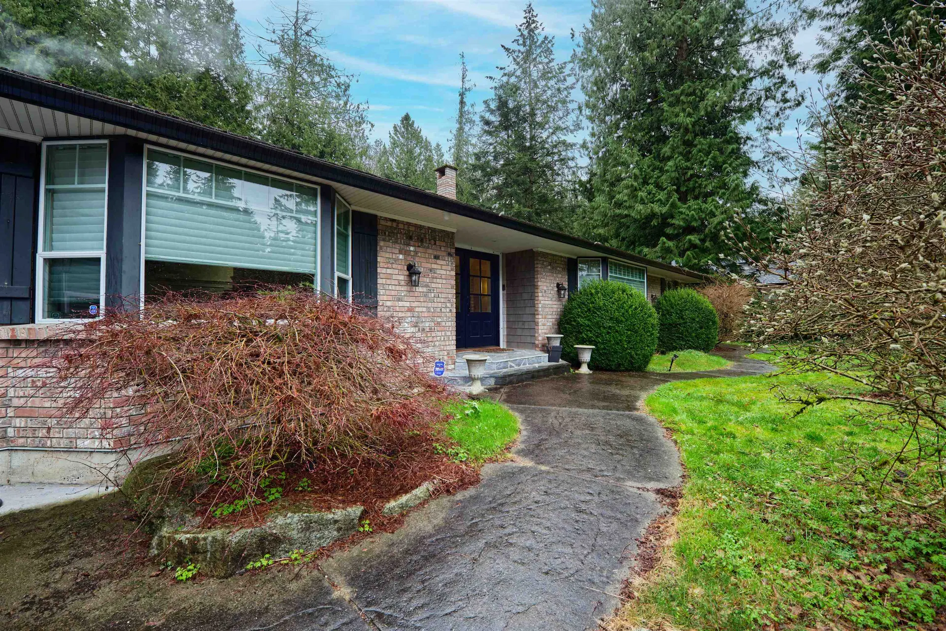 Photo 2 of 27 at 3292 136 Street