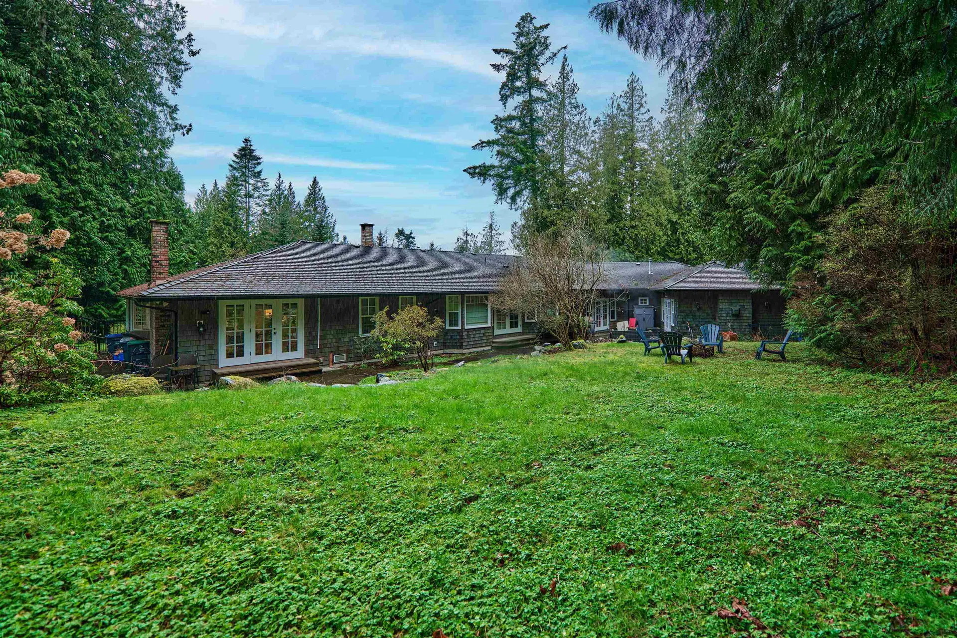 Photo 3 of 27 at 3292 136 Street