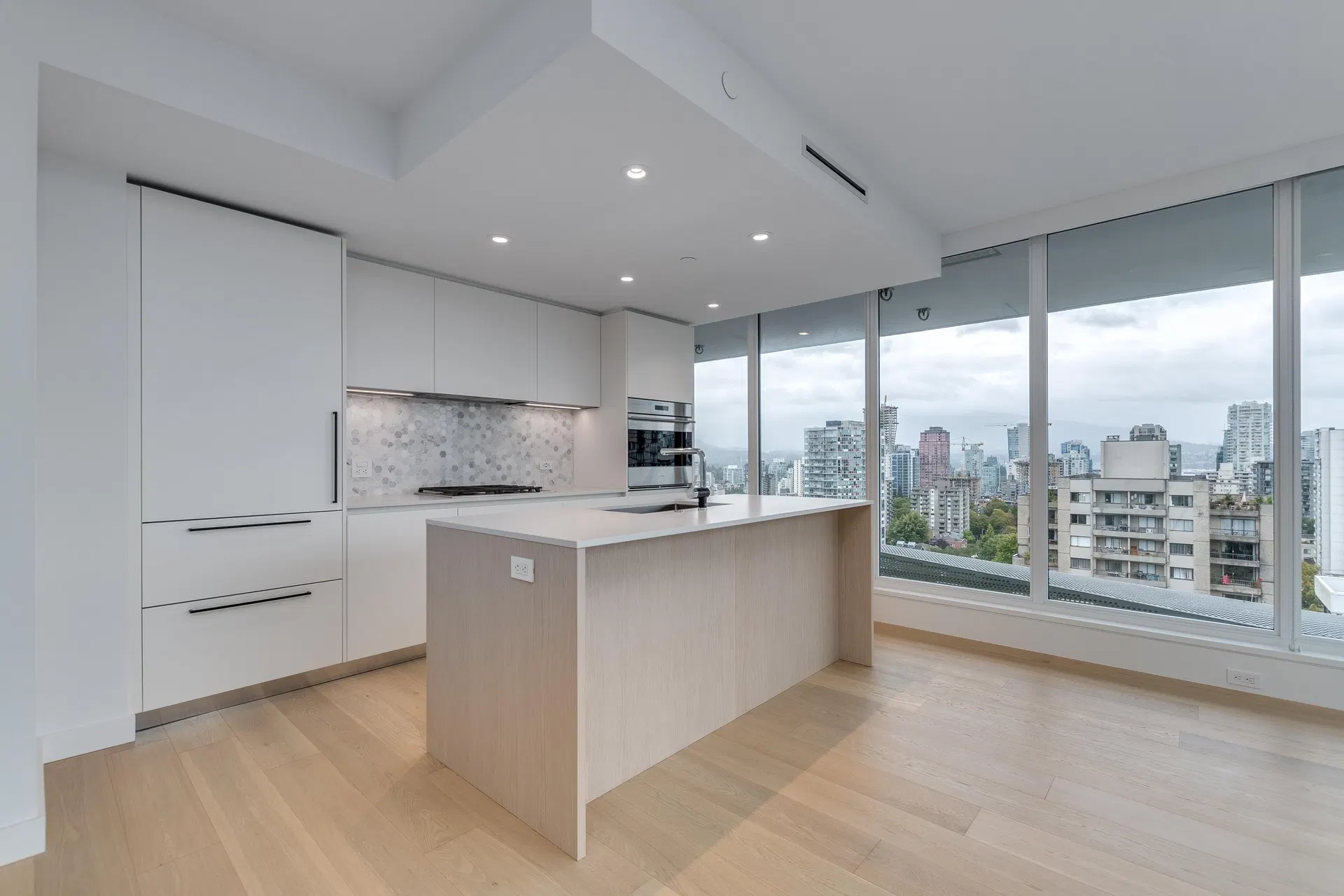 Photo 2 of 26 at #1502 – 1365 Davie Street