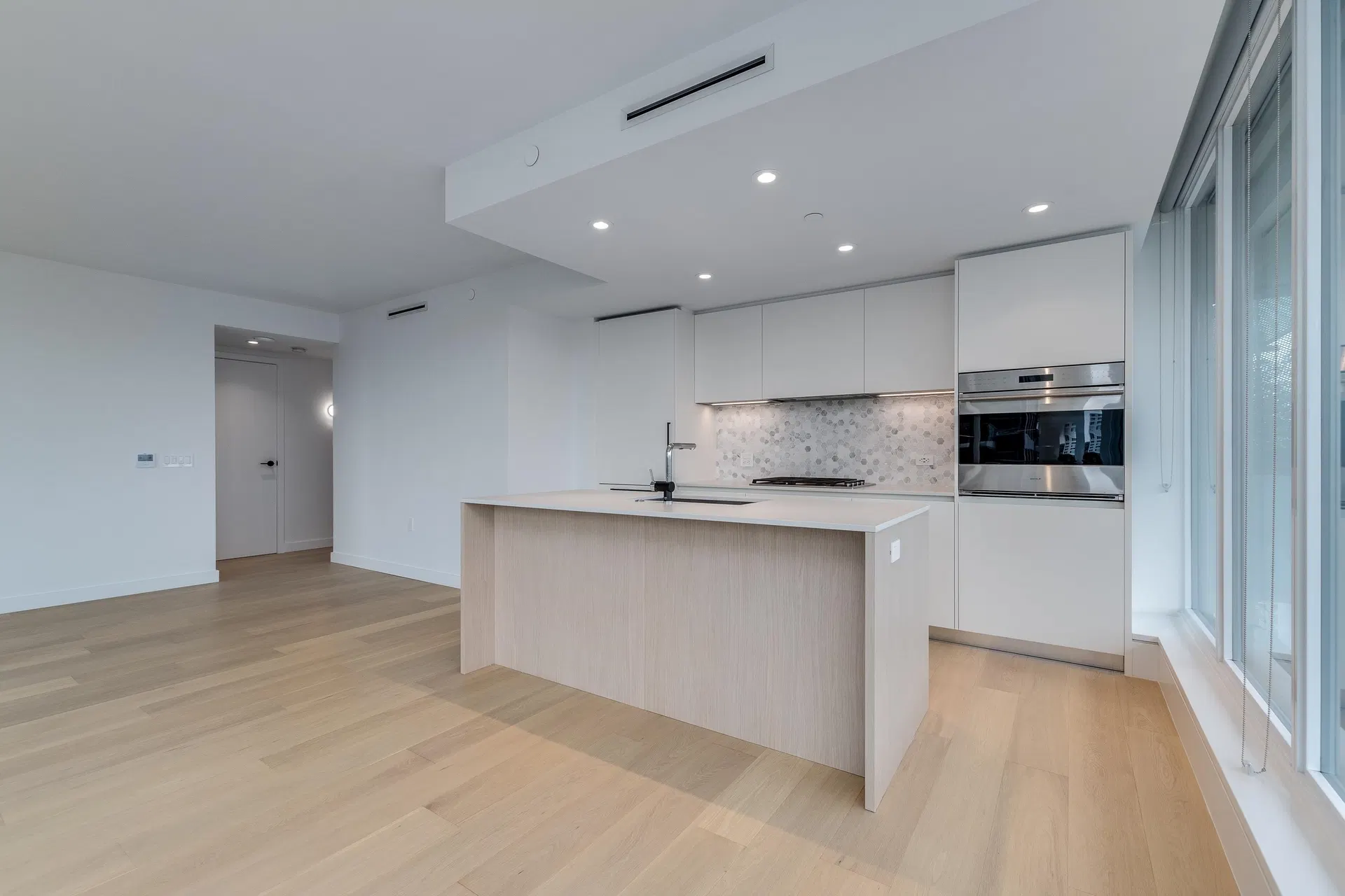 Photo 3 of 26 at #1502 – 1365 Davie Street