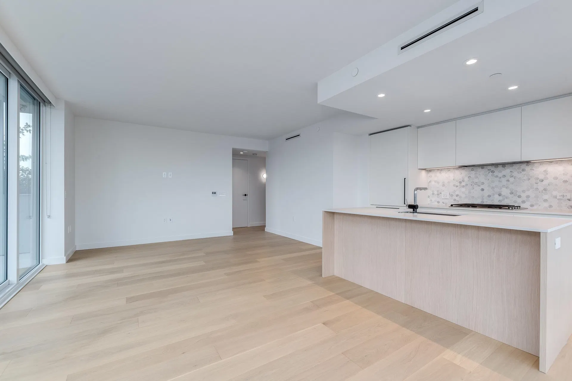 Photo 5 of 26 at #1502 – 1365 Davie Street
