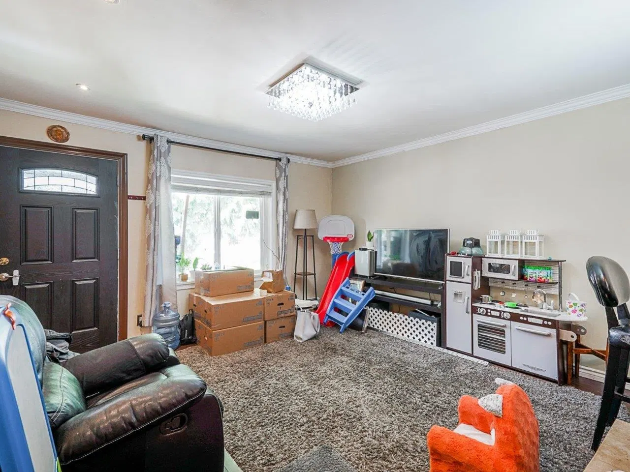 Photo 5 of 28 at 4702 Clarendon Street