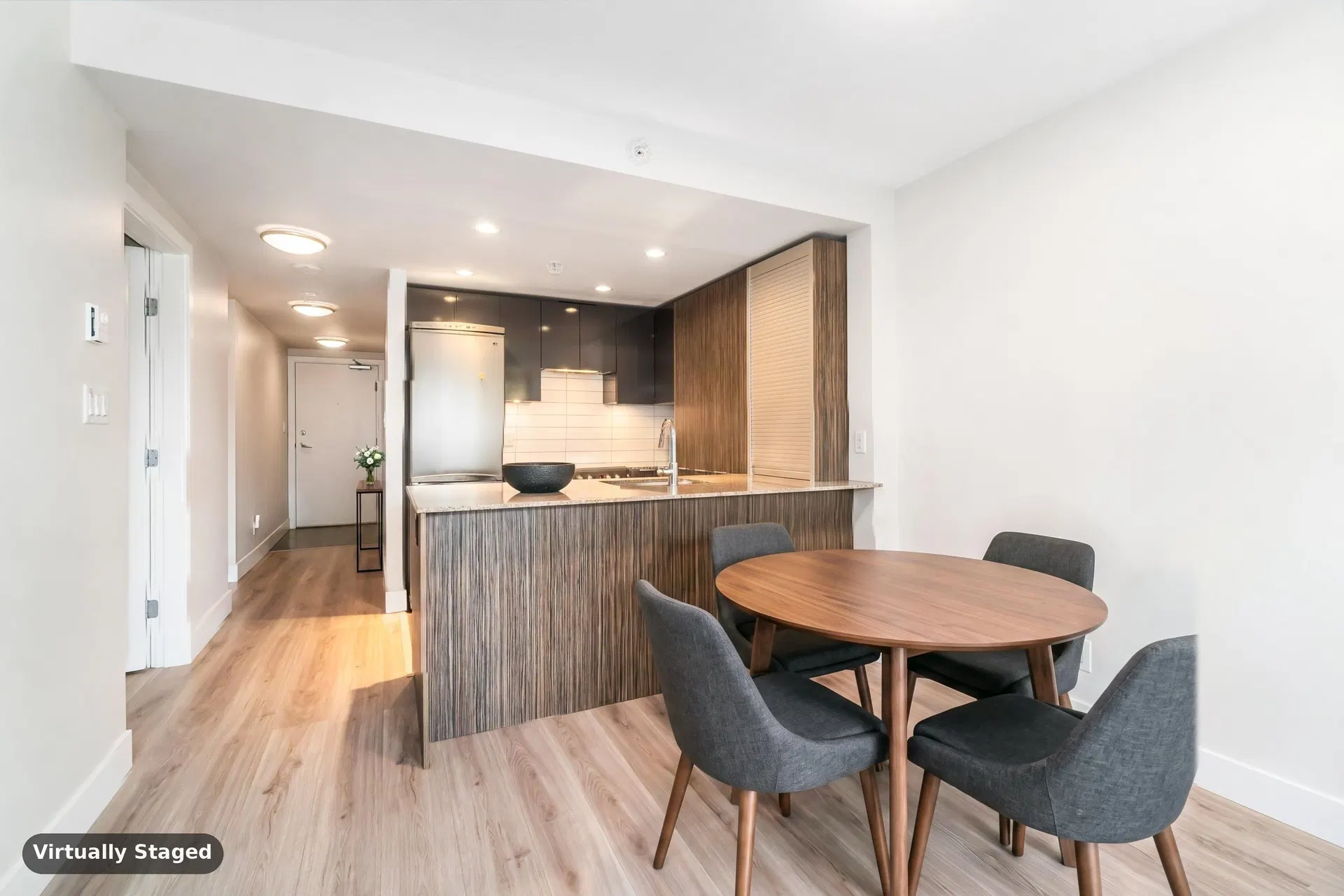 Photo 3 of 39 at #813 – 1088 Richards Street