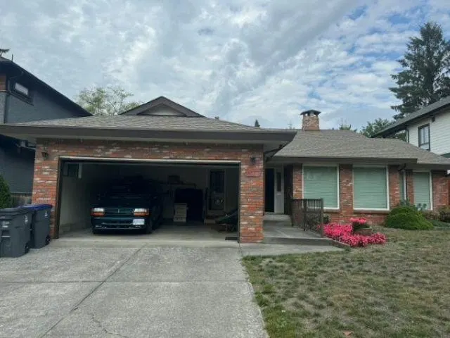 Photo 3 of 19 at 12719 17a Avenue