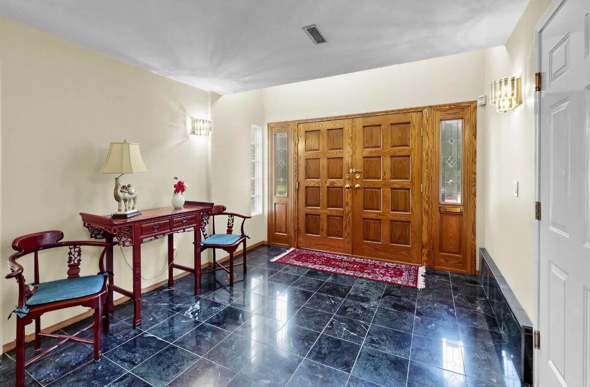 Photo 5 of 40 at 8022 Lakefield Drive