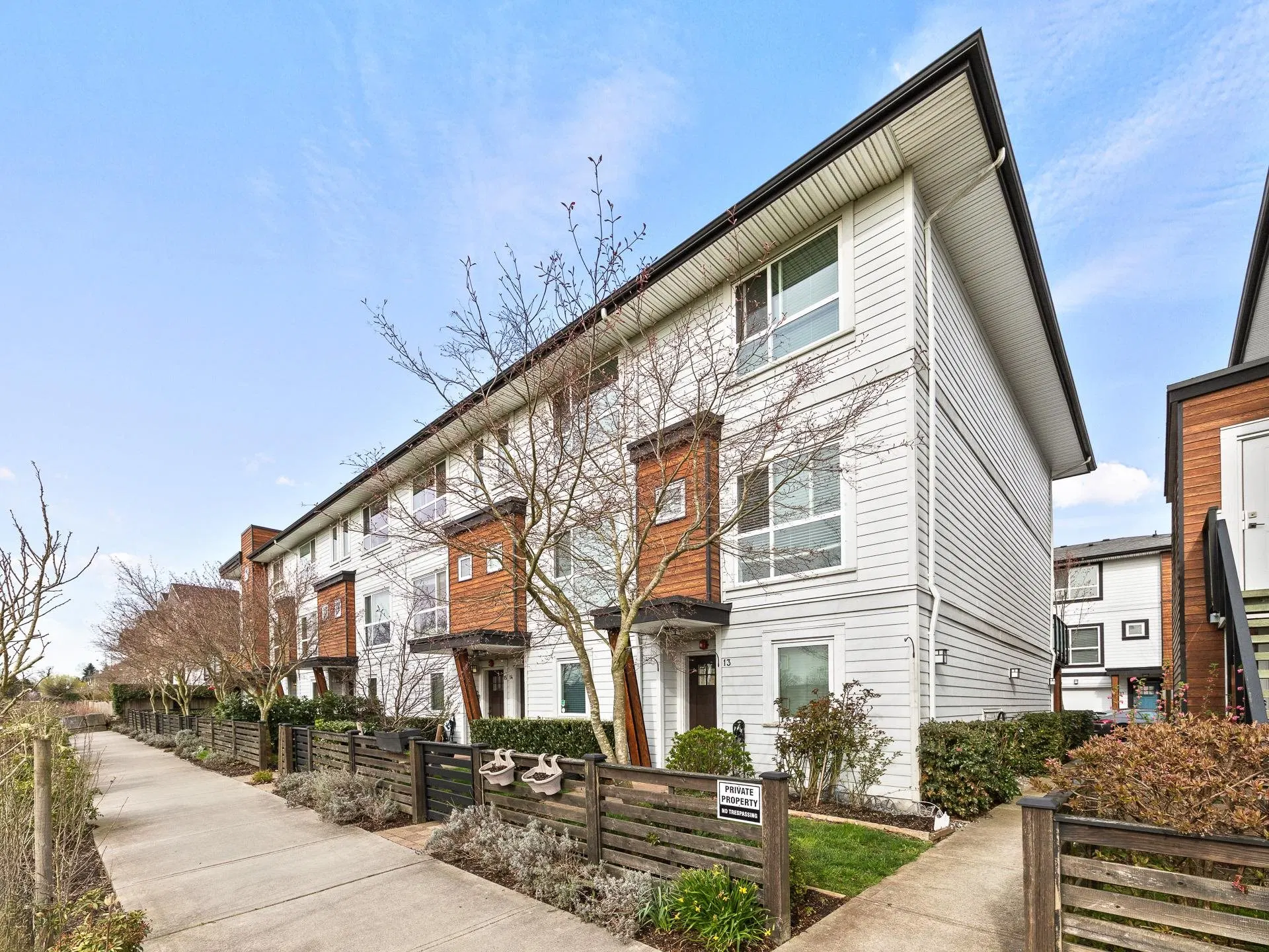Photo 2 of 29 at #15 – 240 Jardine Street