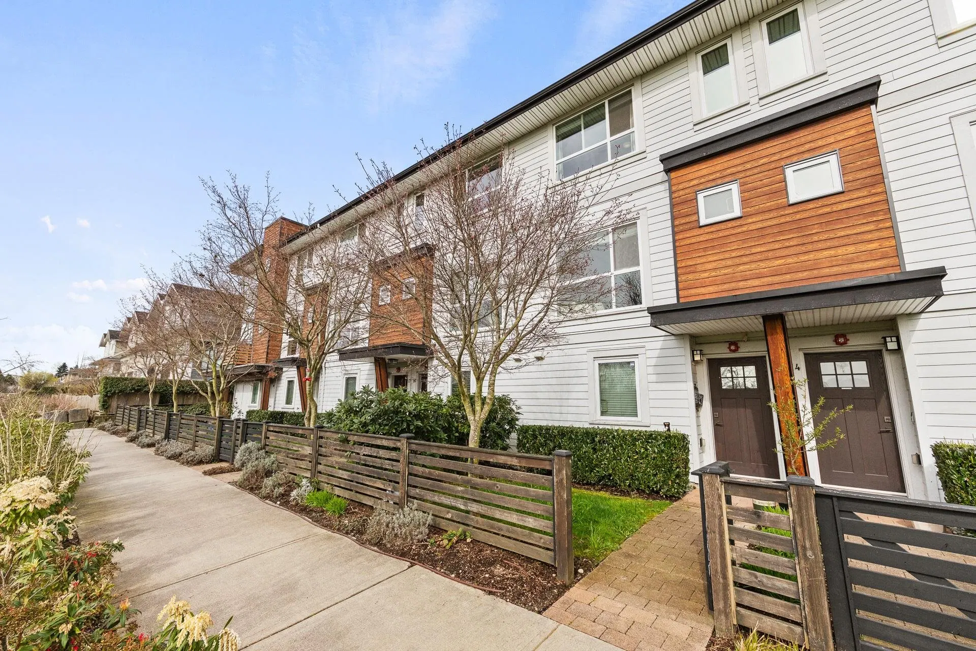 Photo 4 of 29 at #15 – 240 Jardine Street