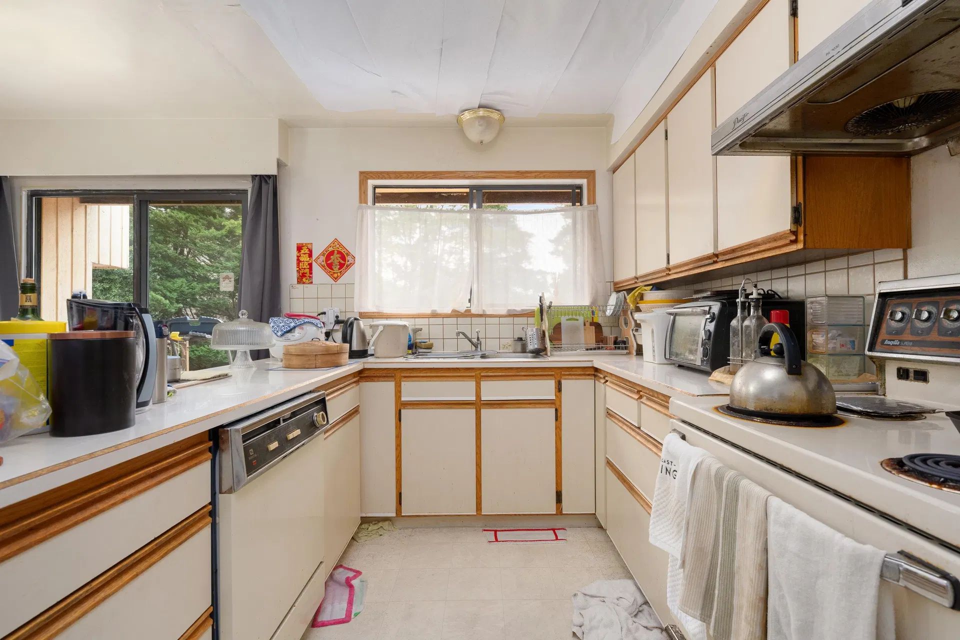 Photo 2 of 23 at 7340 Schaefer Avenue