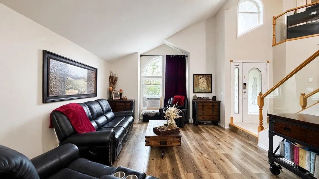 Photo 5 of 37 at 20516 124a Avenue