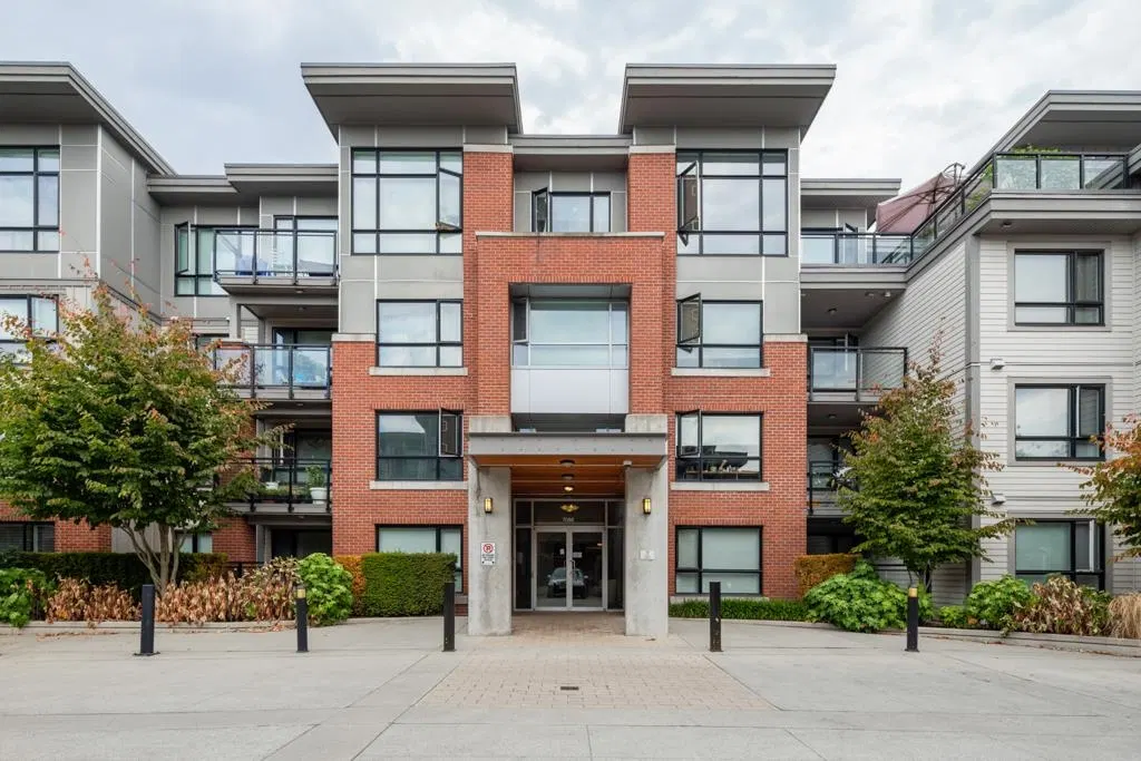 Photo 2 of 27 at #423 – 7088 14th Avenue