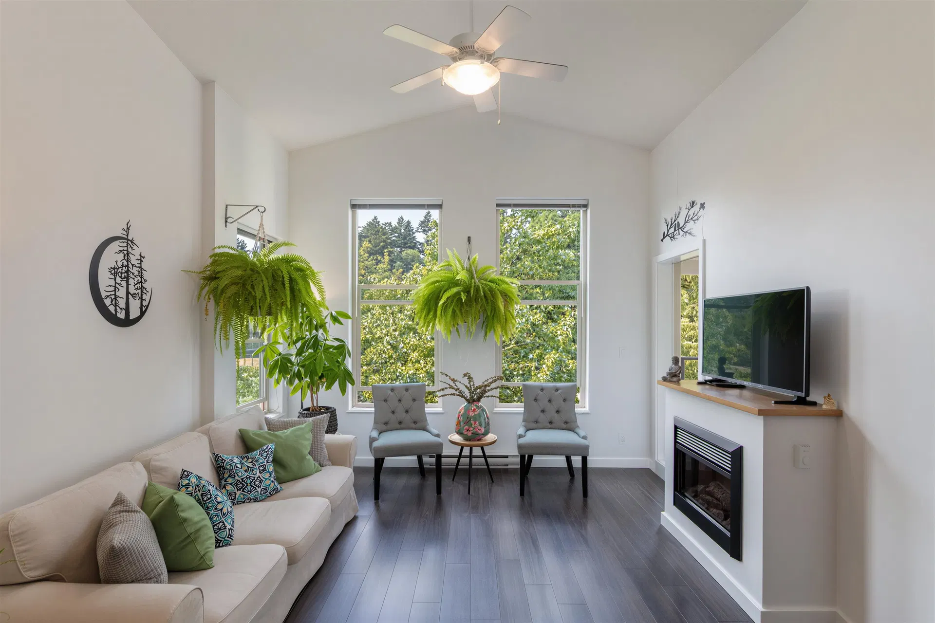 Photo 3 of 32 at #401 – 265 Ross Drive