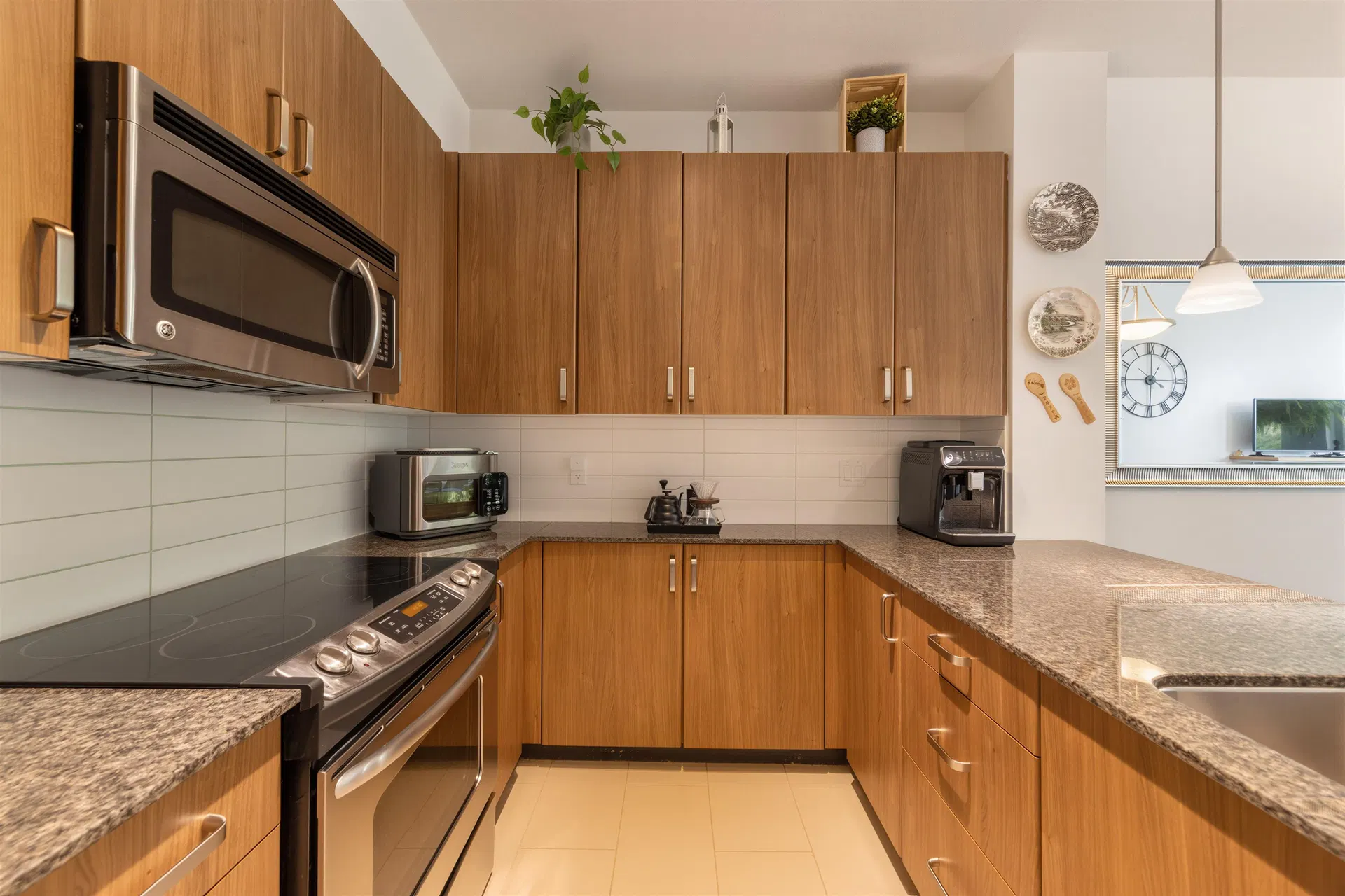 Photo 5 of 32 at #401 – 265 Ross Drive