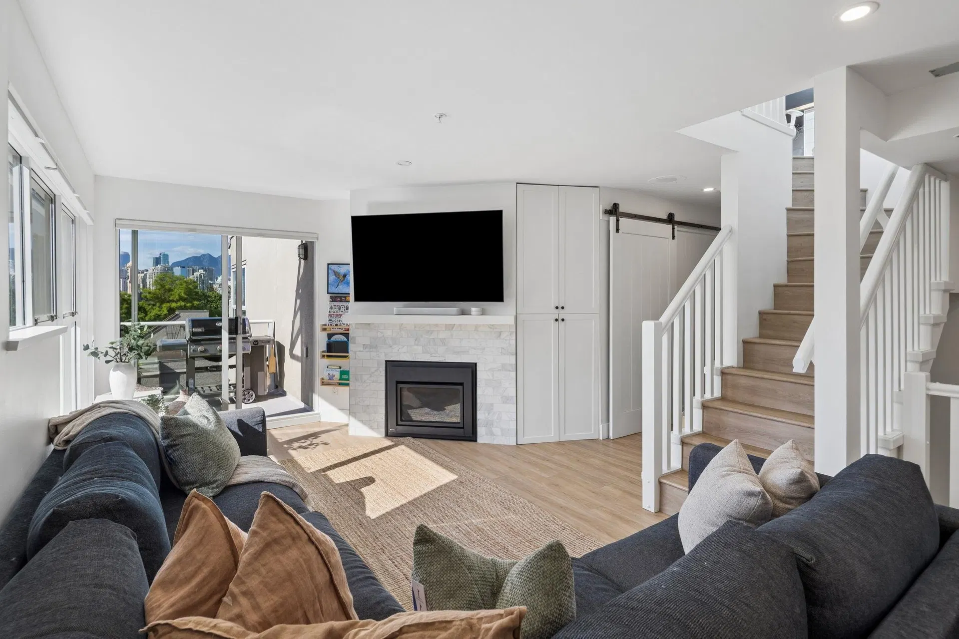 #103 – 933 8th Avenue