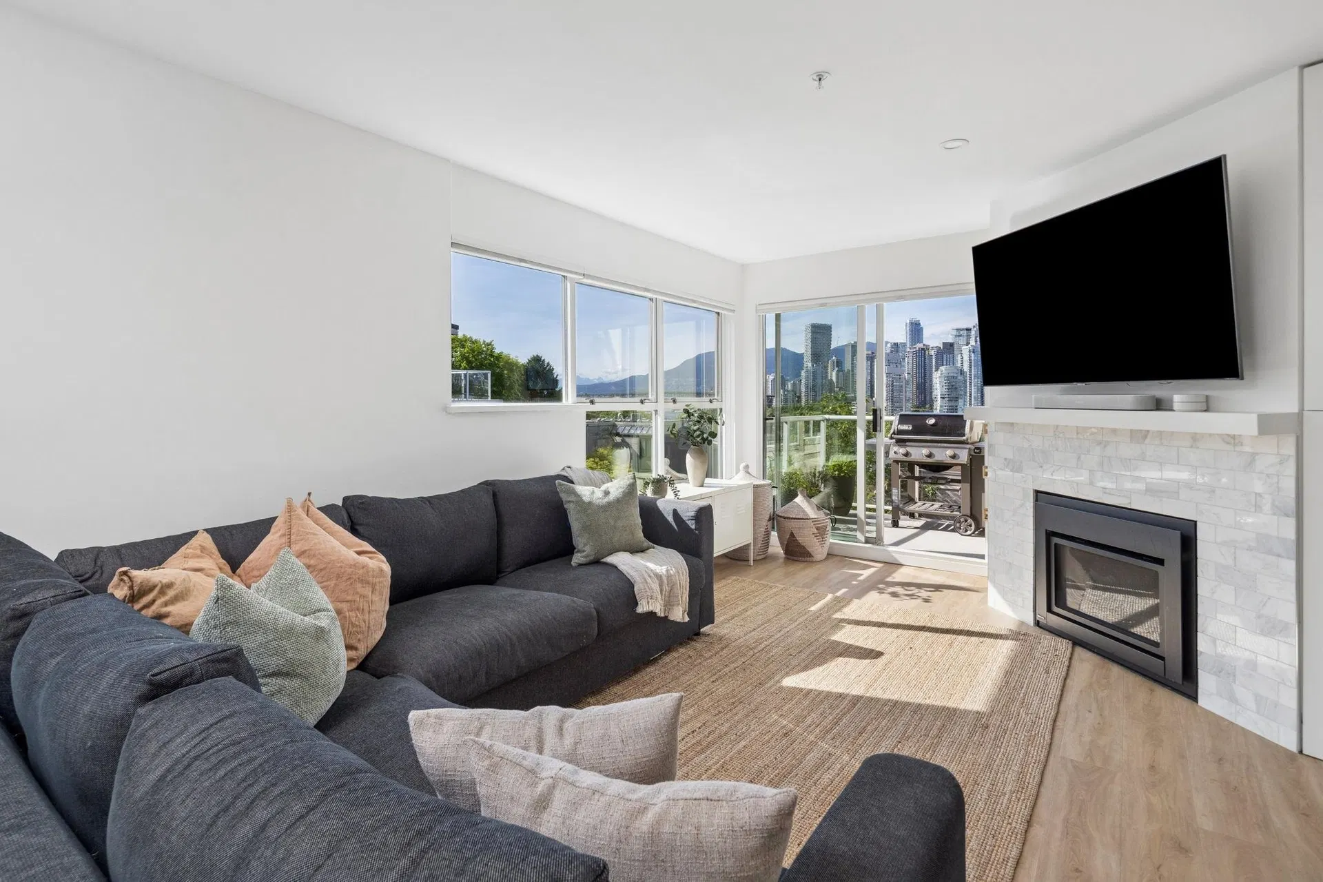 Photo 2 of 40 at #103 – 933 W 8th Avenue