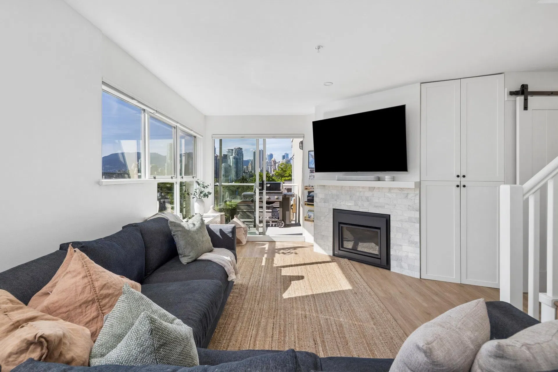 Photo 3 of 40 at #103 – 933 W 8th Avenue