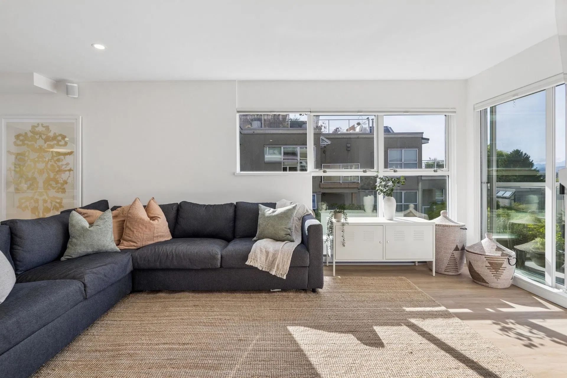 Photo 4 of 40 at #103 – 933 W 8th Avenue