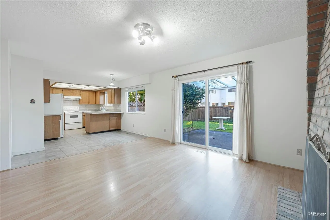 Photo 4 of 11 at 9400 Mcburney Drive