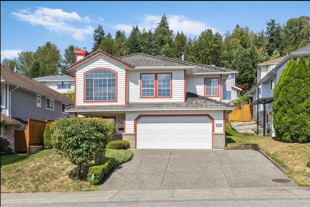 Lower – 1378 Kenney Street
