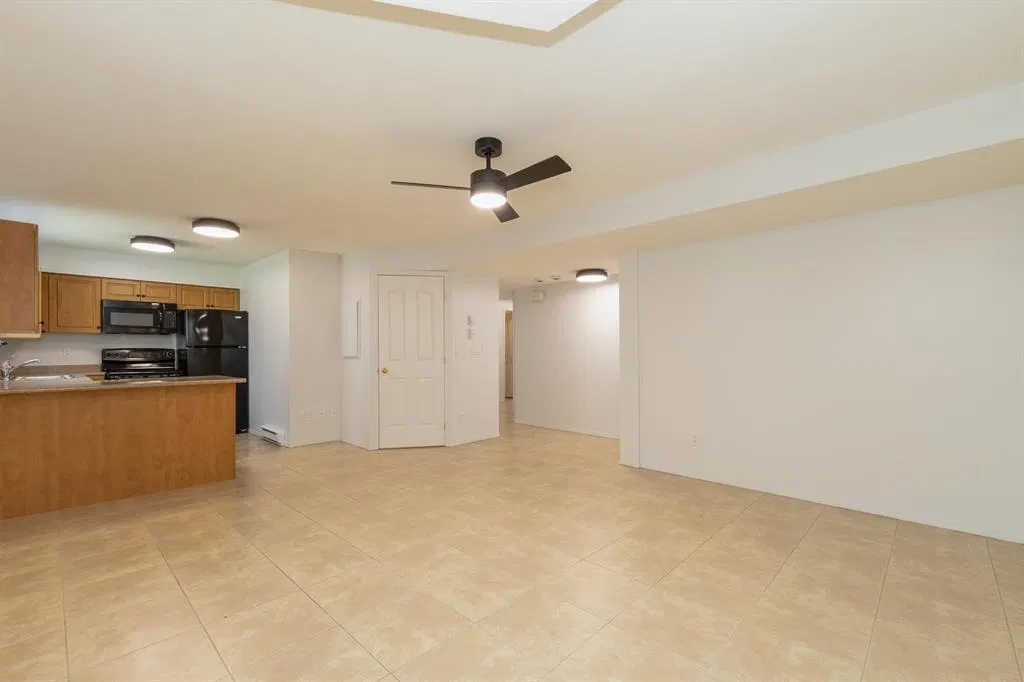 Photo 5 of 17 at Lower – 1378 Kenney Street