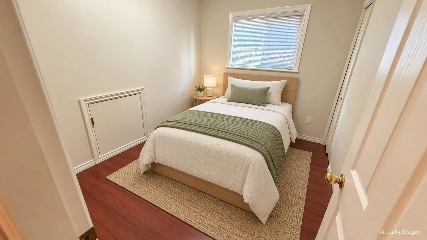 Photo 4 of 5 at 3311 E 45th Avenue