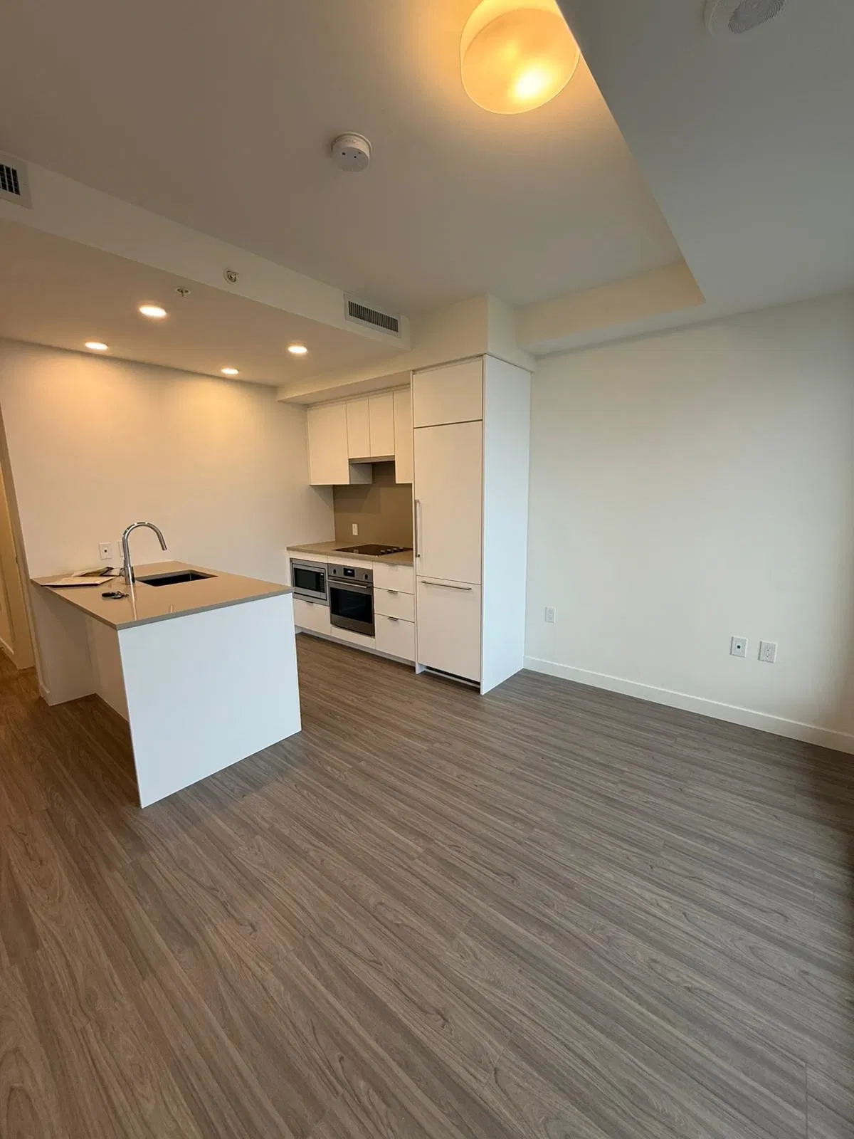 Photo 1 of 8 at #3403 – 13675 107a Avenue