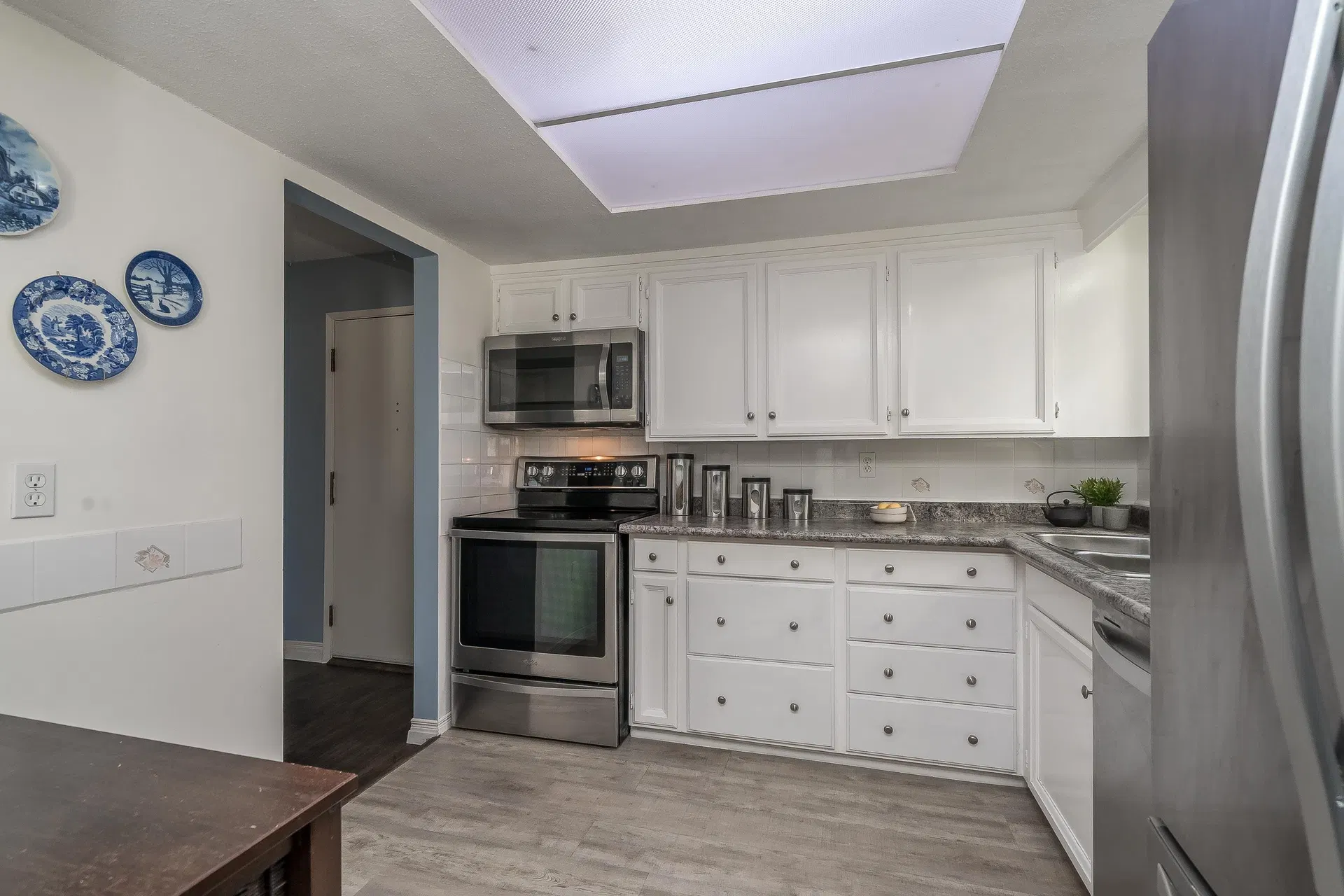 Photo 3 of 30 at #102 – 1368 Foster Street