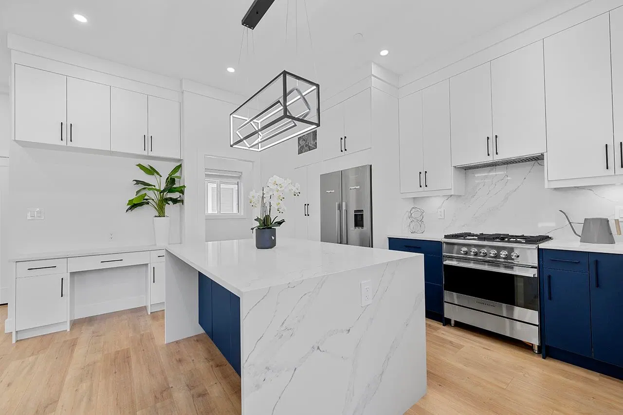 Photo 5 of 19 at 2995 E 17th Avenue