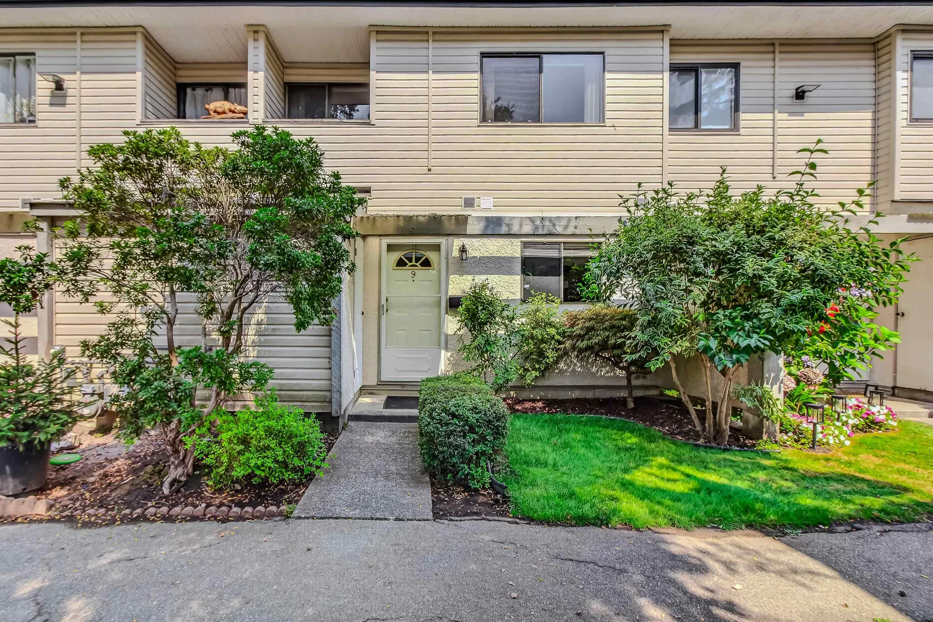 Photo 1 of 40 at #9 – 20390 53 Avenue
