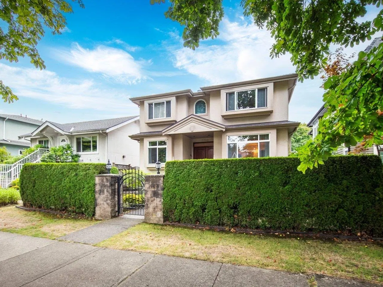 Photo 3 of 40 at 3262 W 12th Avenue