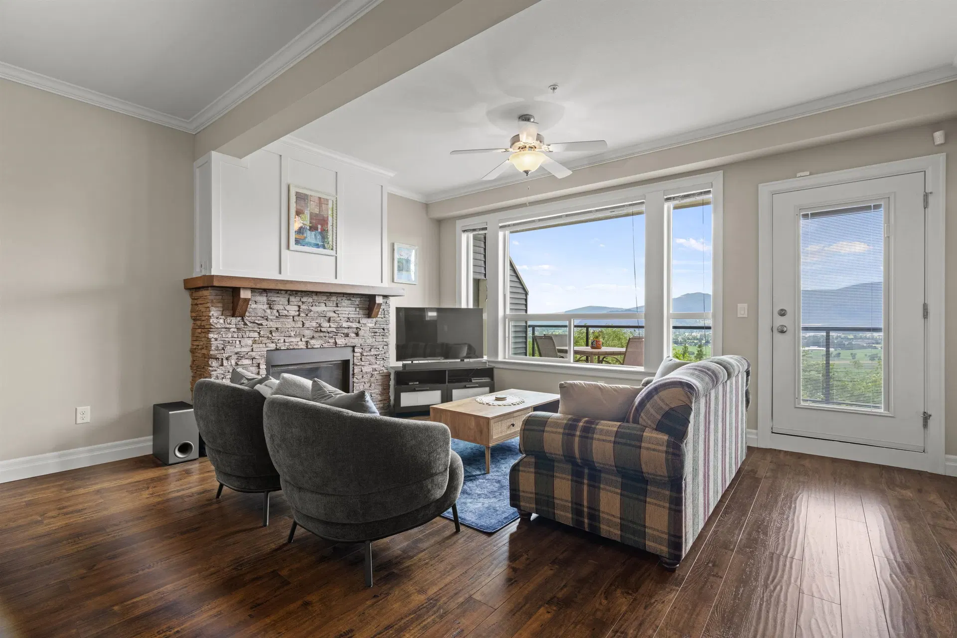 Photo 4 of 39 at #8 – 6026 Lindeman Street