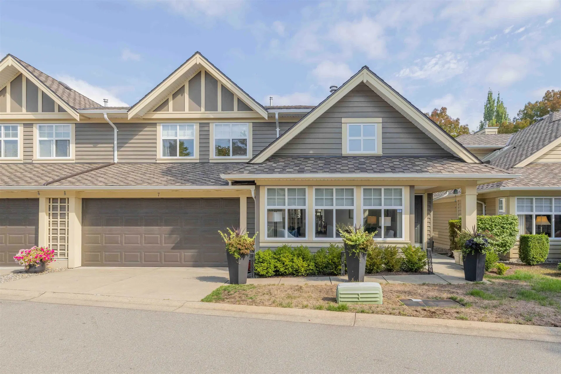 #7 – 15450 Rosemary Heights Crescent