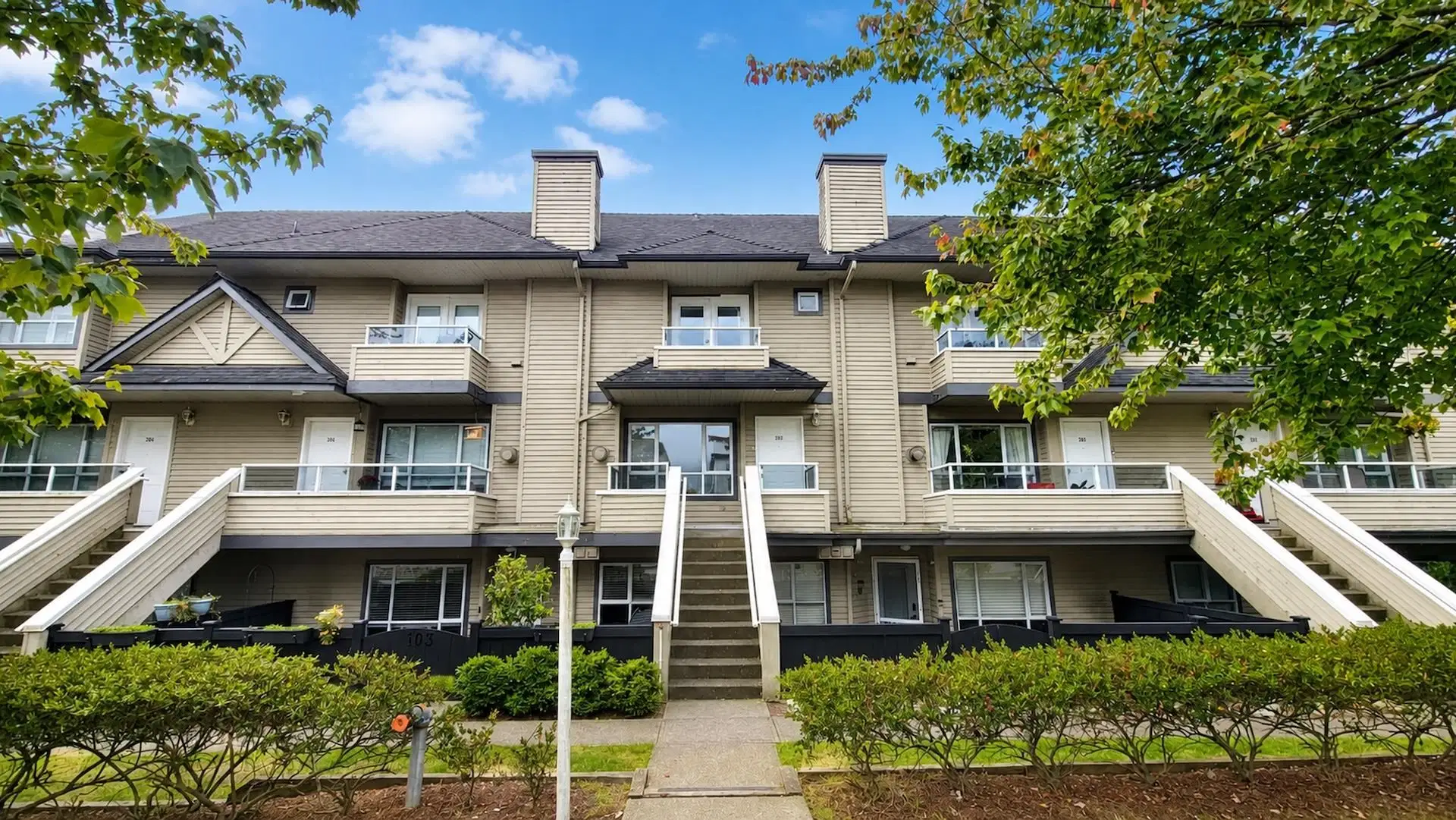 #203 – 3938 Albert Street