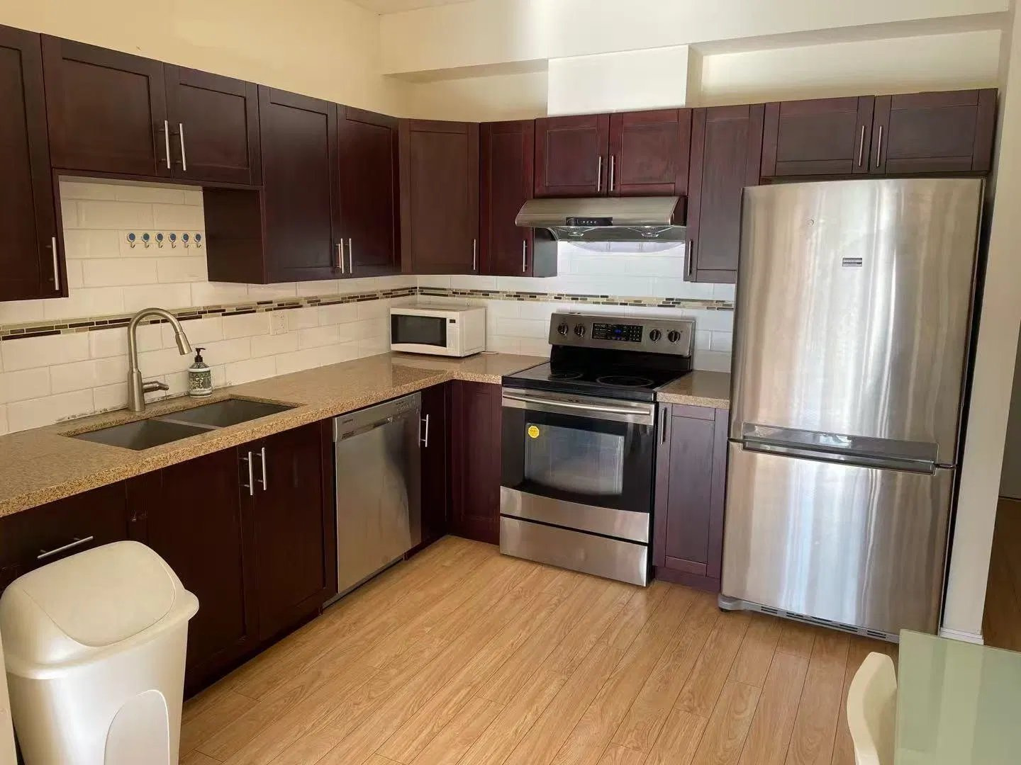 Photo 2 of 6 at #202 – 5655 Inman Avenue