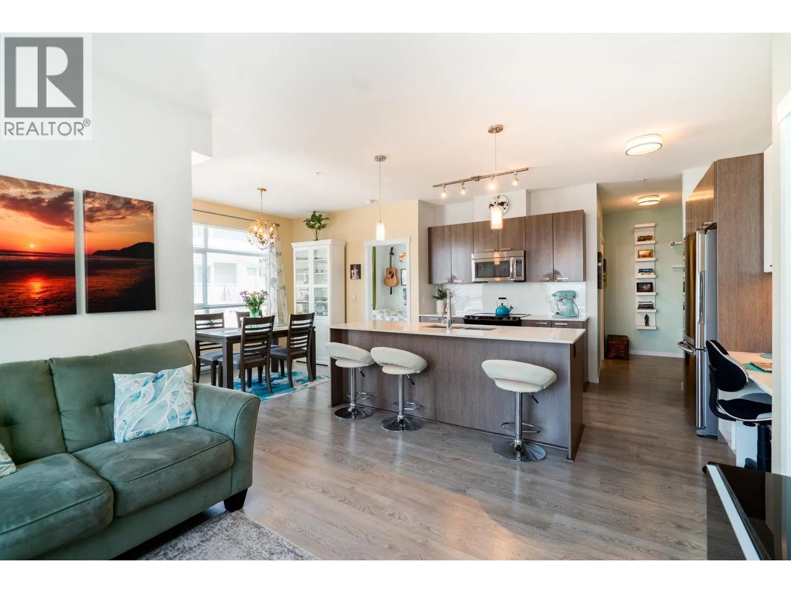 Photo 1 of 31 at #215 – 617 Smith Avenue