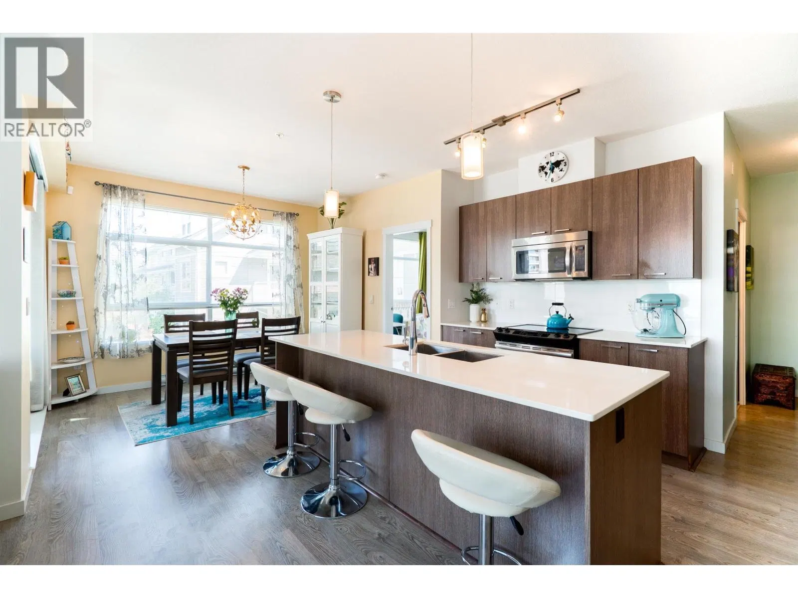 Photo 3 of 31 at #215 – 617 Smith Avenue