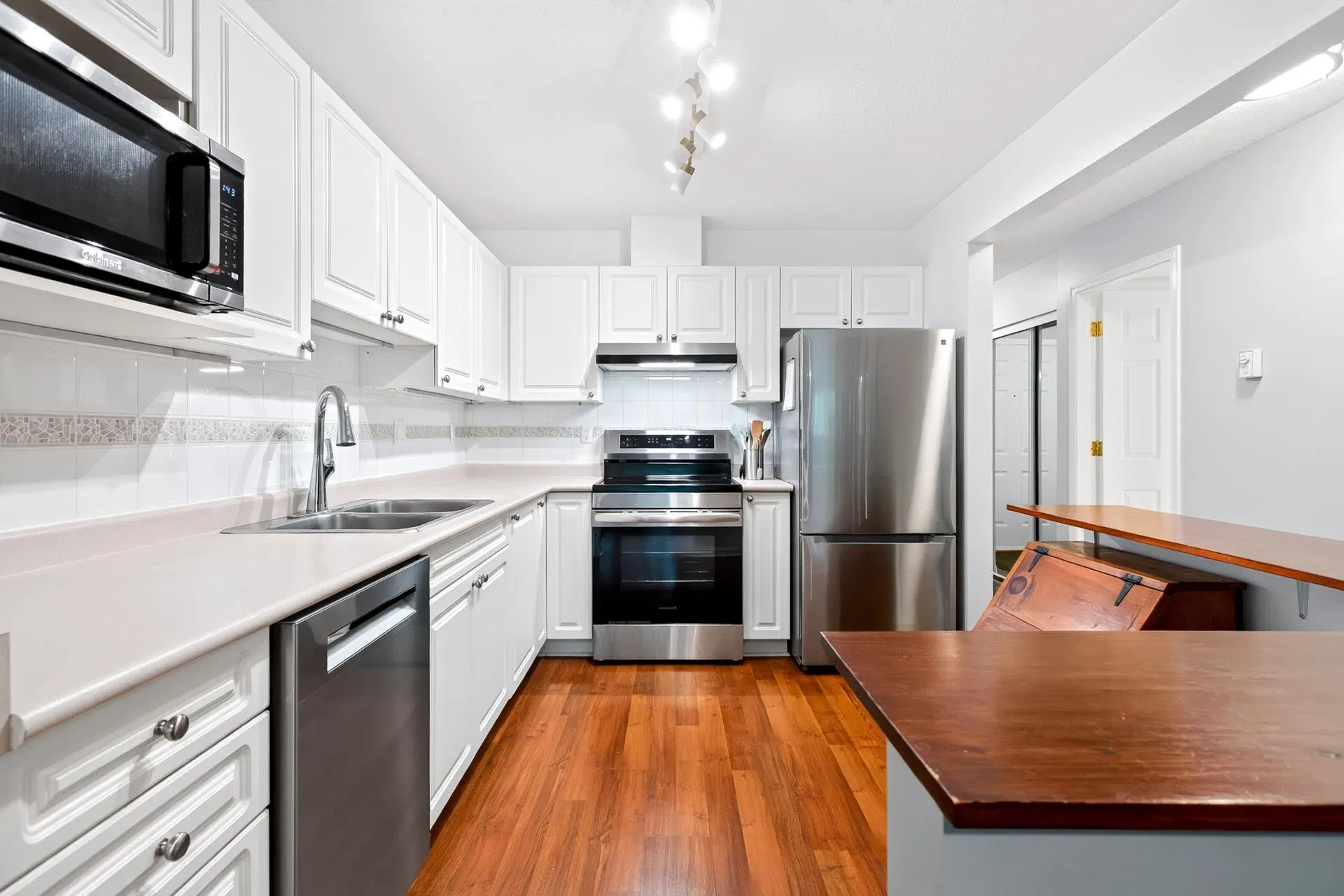 Photo 5 of 29 at #213 – 2678 Dixon Street